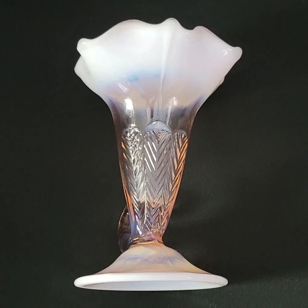 Vintage Duncan Miller 3 Feather Pink Glass Opalescent Cornucopia Decorative Vase